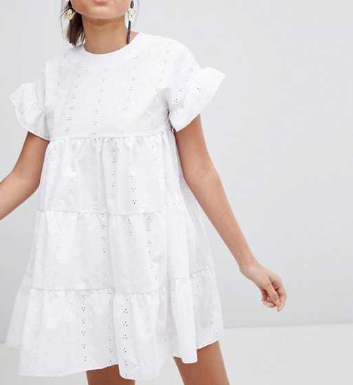 robe broderie