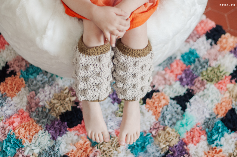 mini dressing au crochet pour enfants : jambière à nopes