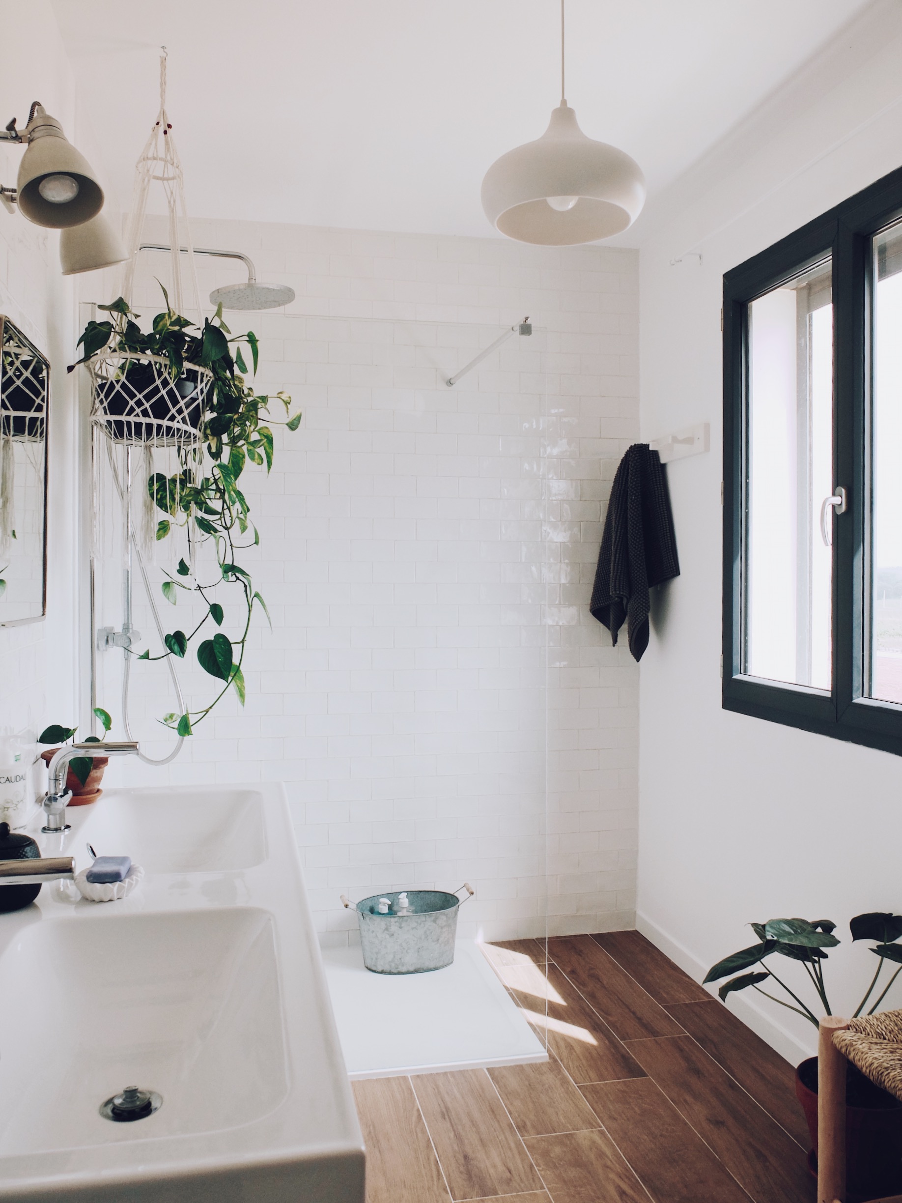 DIY ] Réaliser un miroir lumineux de salle de bain. - La Délicate