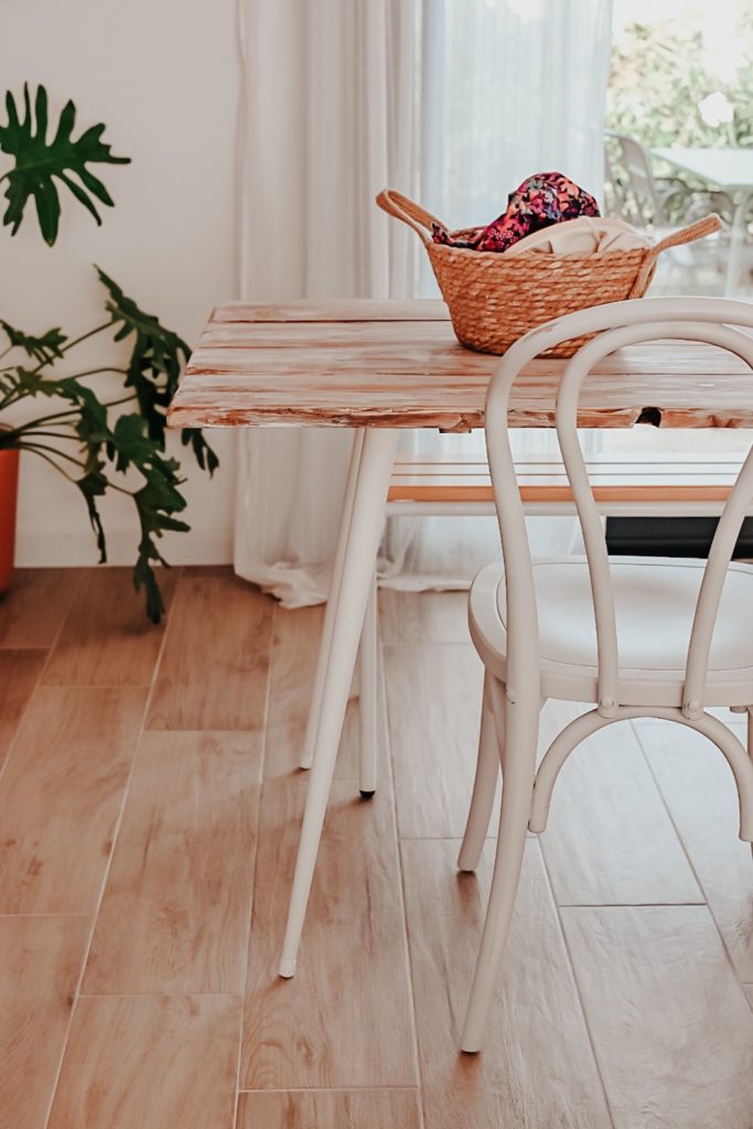 table diy pieds coniques